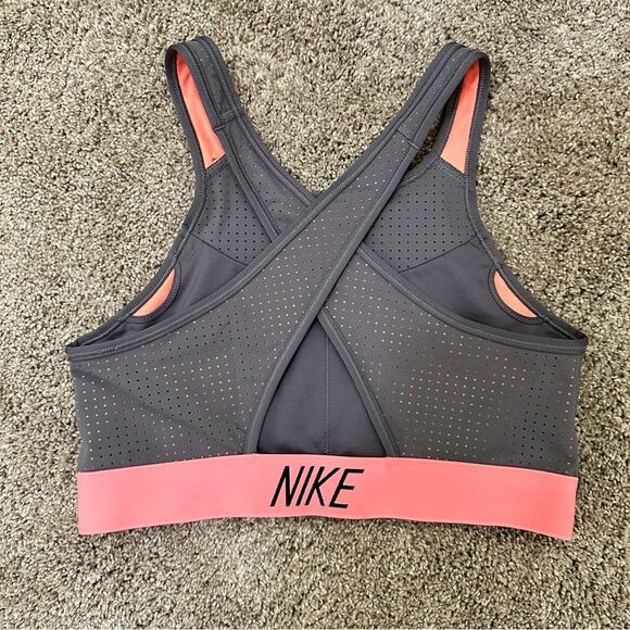 NIKE Women's Classic Crossback Bra Size Medium - Picture 2 of 3
